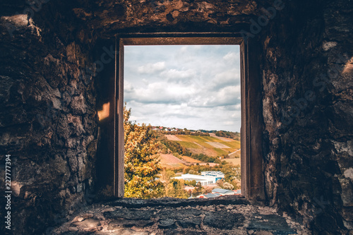 Fototapeta Widok z okna zamku na polu