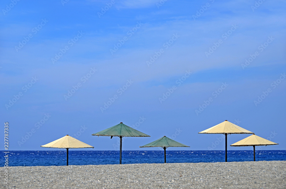 Sonnenschirme am Strand