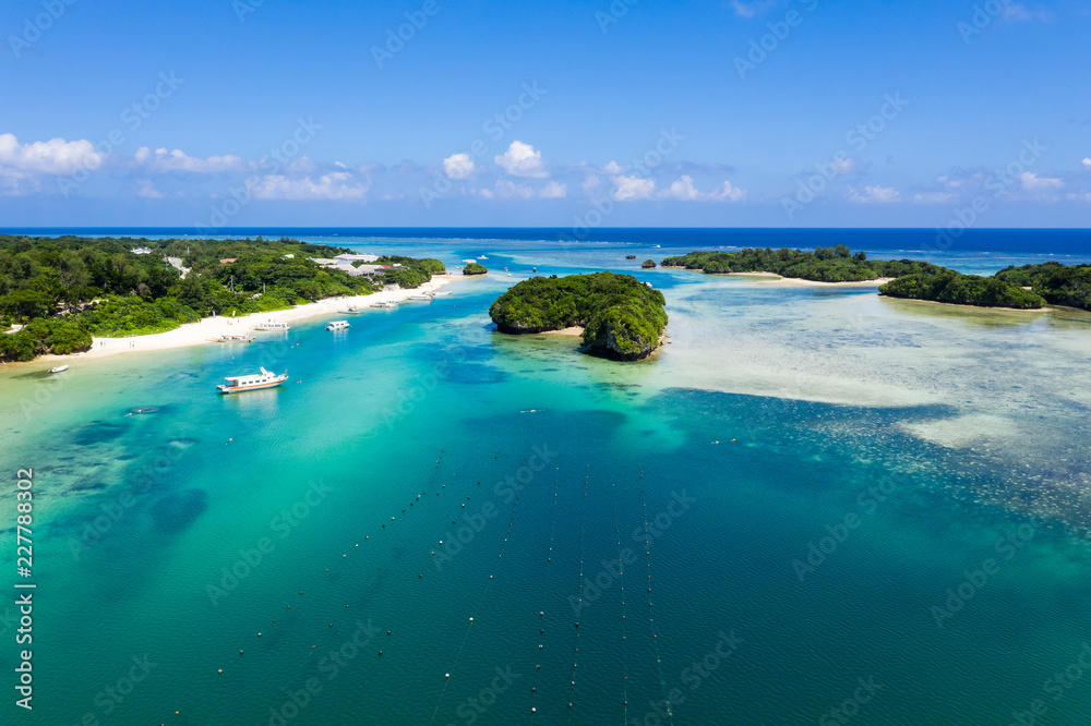 Obraz premium Top view of Ishigaki ocean