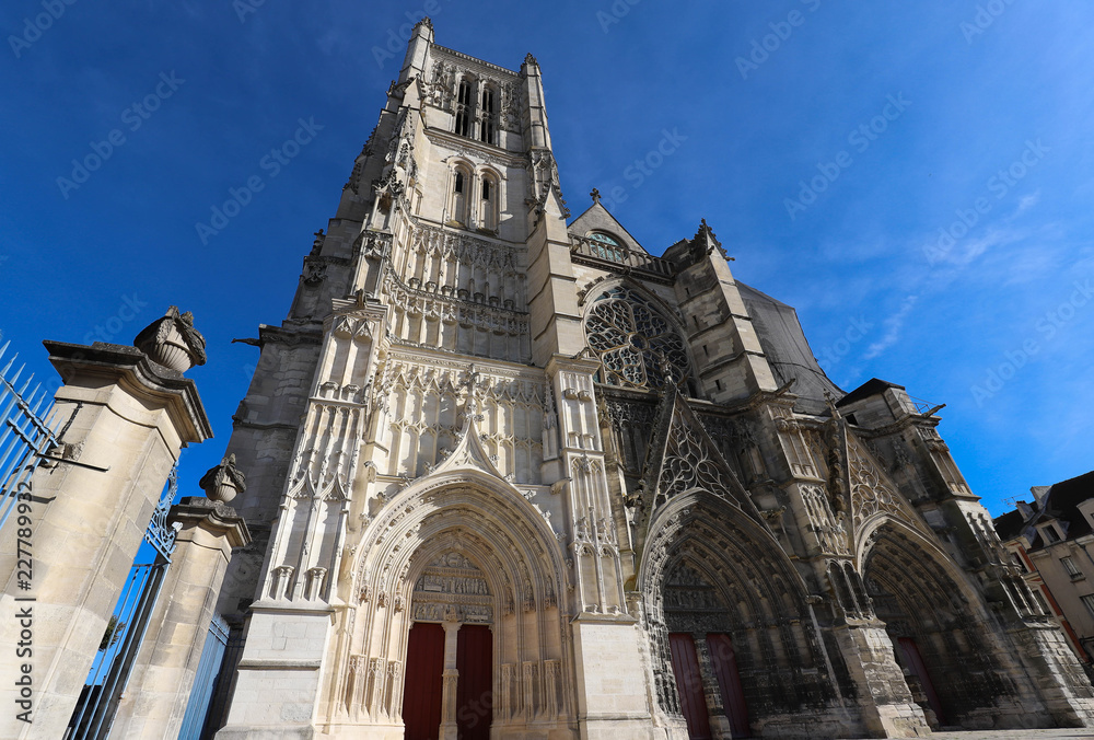 Fototapeta premium Saint - Etienne cathedral , Meaux, 1175 - 1180 is a Roman Catholic cathedral and a national monument of France, in town of Meaux, in department of Seine-et-Marne .