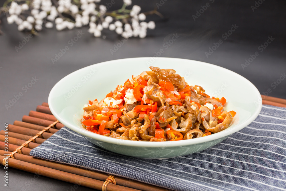 Steamed sausages in tea oil