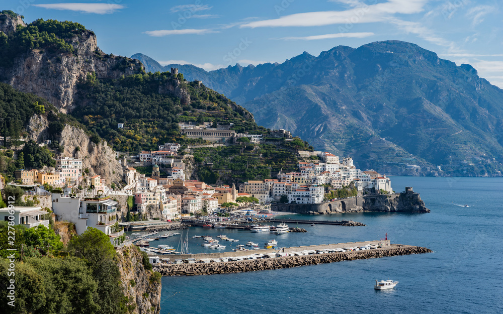 Blick auf Amalfi; Italien