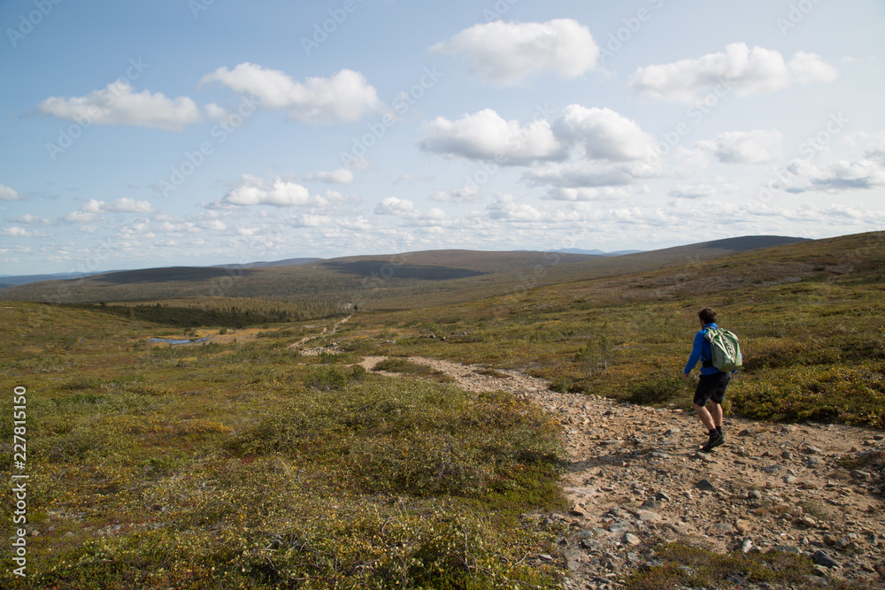 Descent from the Kiilopää direction east into the national park