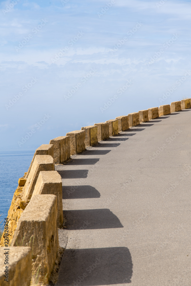 Benidorm ciudad vacacional española con espacios naturales desconocidos y que pasan inadvertidos por la mayoris de visitantes que tiene la ciudad. Benidorm ciudad vacacional española con espacios naturales desconocidos y que pasan inadvertidos por la mayoris de visitantes que tiene la ciudad.
