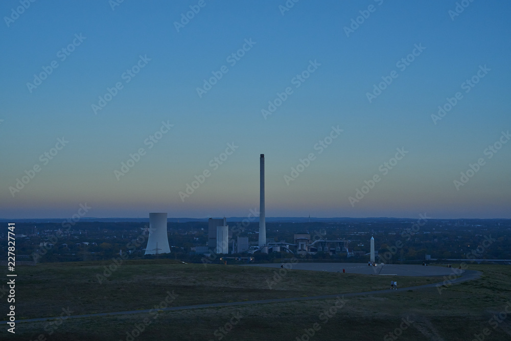Obraz premium Steag Kohlekraftwerk Herne im Abendlicht