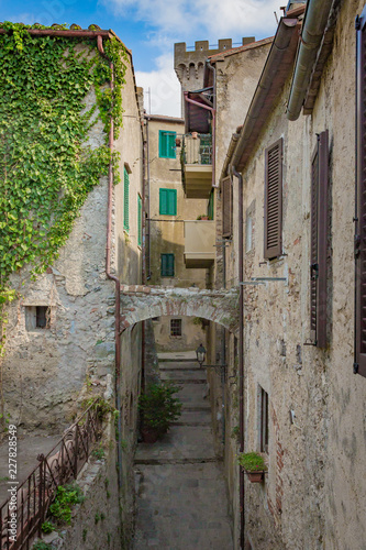 Fototapeta Naklejka Na Ścianę i Meble -  Streets and buildings of Capalbio, Italy
