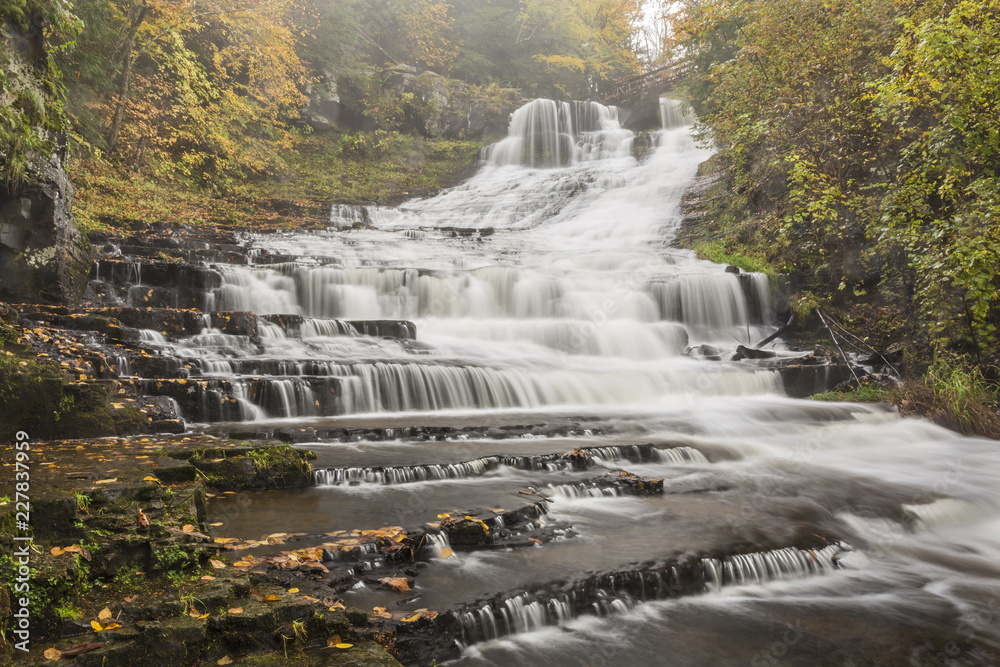 Fototapeta premium Rainy Autumn Day at Rensselaerville Falls