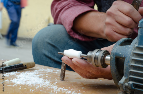 Valokuva Craftsman is shaping meerschaum