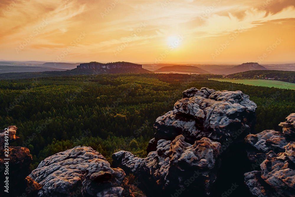 Obraz premium Sonnenuntergang in der Sächsischen Schweiz