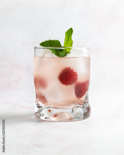 Raspberry Spritzer With Mint