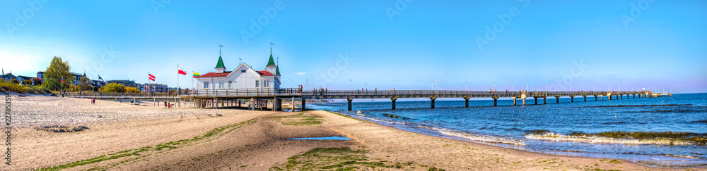 Historische Seebrücke in Ahlbeck, Rügen, Ostsee