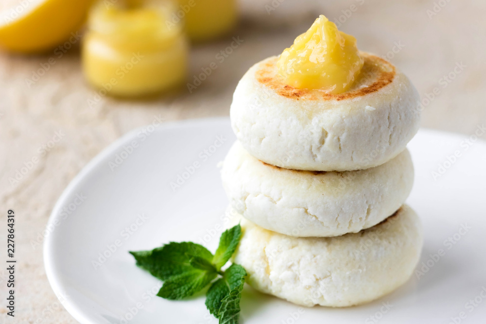 Cheesecakes on rice flour with lemon kurd for breakfast Cheesecakes on rice flour with lemon kurd for breakfast