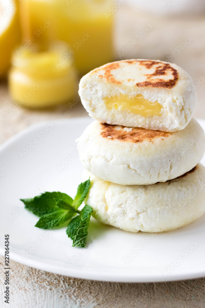 Cheesecakes on rice flour with lemon kurd for breakfast Cheesecakes on rice flour with lemon kurd for breakfast