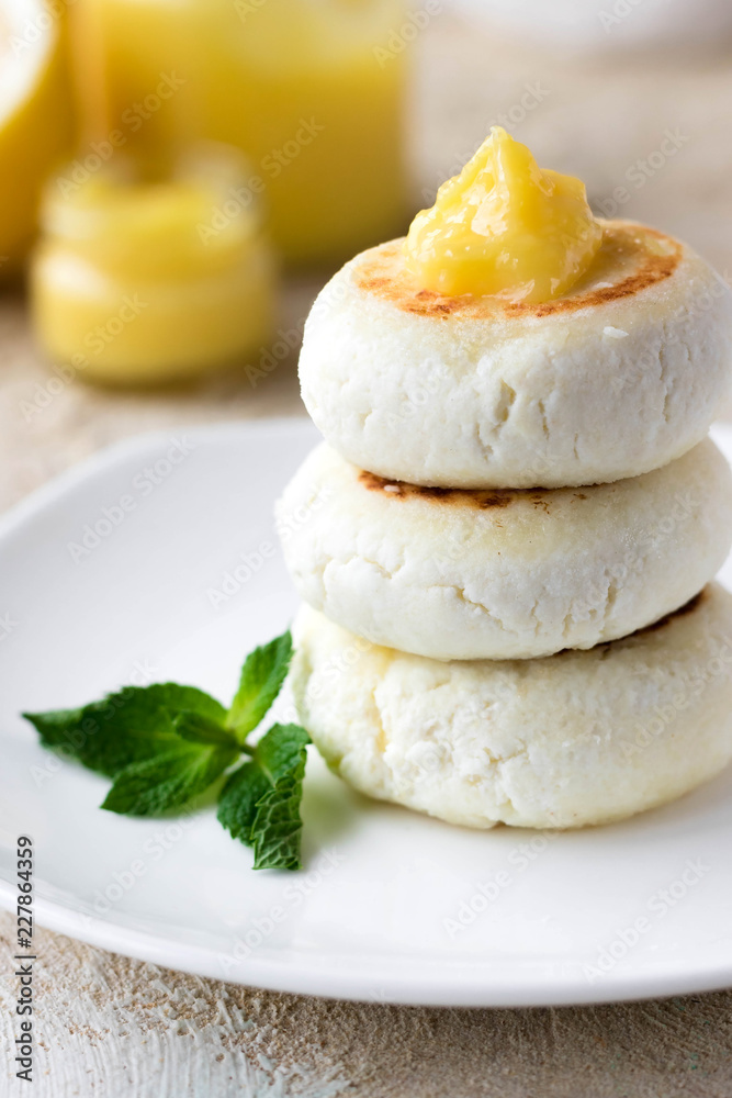 Cheesecakes on rice flour with lemon kurd for breakfast Cheesecakes on rice flour with lemon kurd for breakfast
