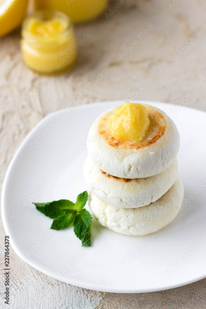 Cheesecakes on rice flour with lemon kurd for breakfast Cheesecakes on rice flour with lemon kurd for breakfast