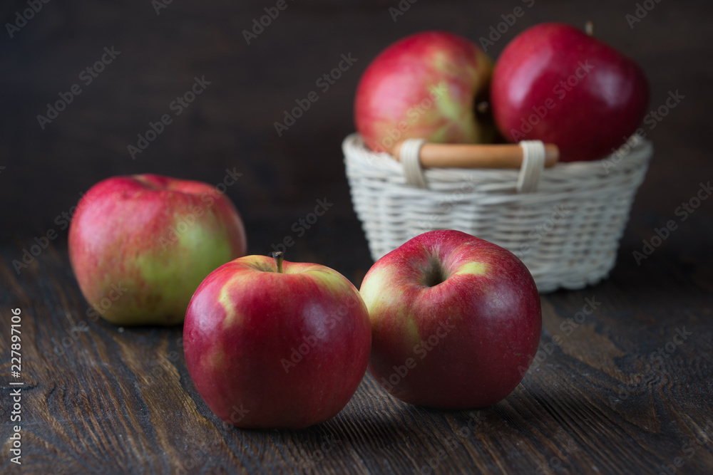 Glass of apple juice and ripe apples on a kitchen table