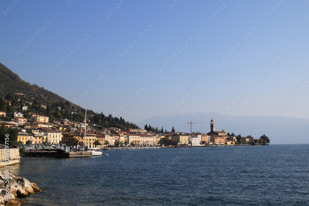 panorama di Salò Brescia Italia sul lago di Garda