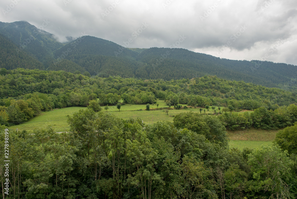 Obraz premium Road through vielha in the valley of aran
