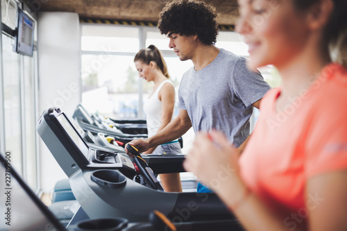 Picture of people running on treadmill in gym