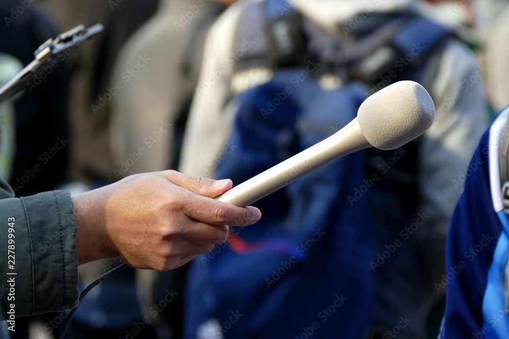 microphone to e interview, to be used for asking comment 