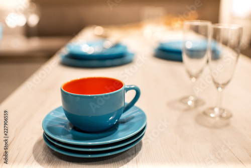 Foto Blue stoneware or ceramic cup and saucers