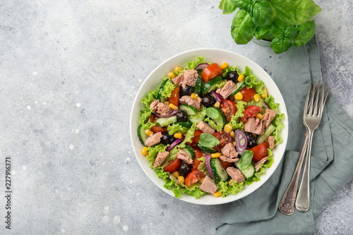 Bilde på lerret tuna salad in white bow