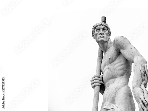 Statua che guarda lontano