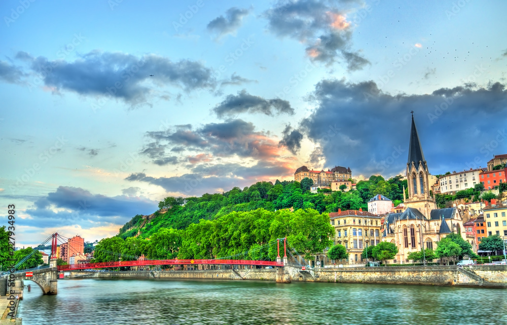 Obraz premium St. George Church at sunset in Lyon, France