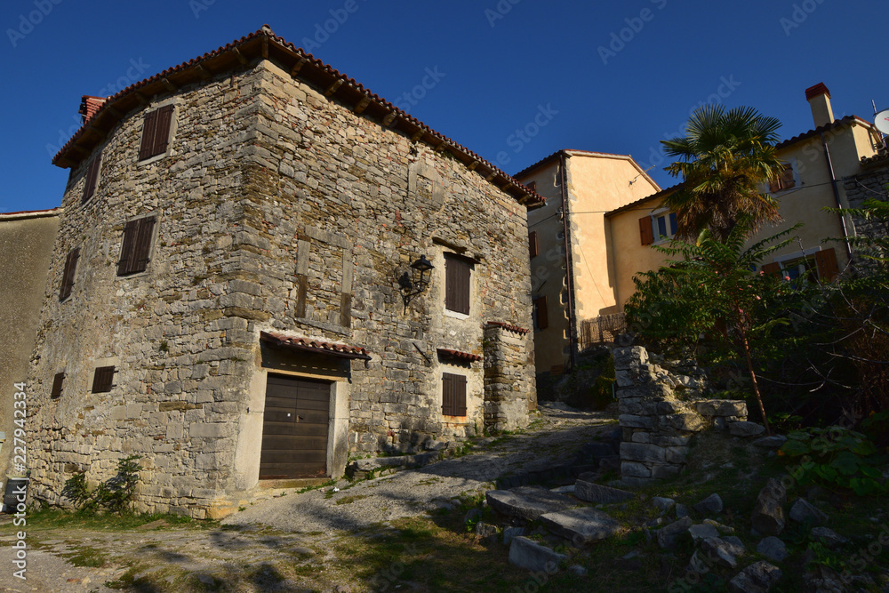 Hum (Colmo; Cholm) is a medieval town in the central part of Istria, Croatia. Hum is listed as the smallest town in the world by Guinness World Records. Hum (Colmo; Cholm) is a medieval town in the central part of Istria, Croatia. Hum is listed as the smallest town in the world by Guinness World Records.