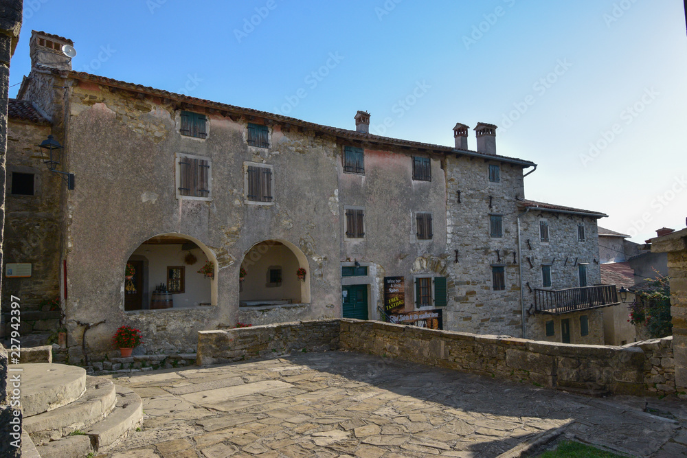 Hum (Colmo; Cholm) is a medieval town in the central part of Istria, Croatia. Hum is listed as the smallest town in the world by Guinness World Records. Hum (Colmo; Cholm) is a medieval town in the central part of Istria, Croatia. Hum is listed as the smallest town in the world by Guinness World Records.