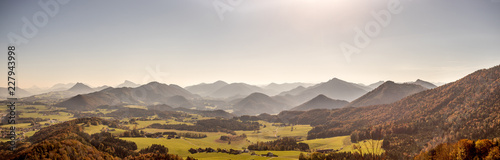 Bergsilhouette in den Alpen, Panorama