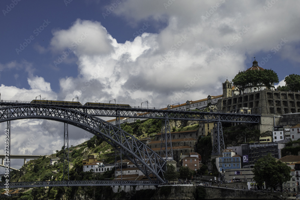 Obraz premium Ponte sobre o Rio DOuro