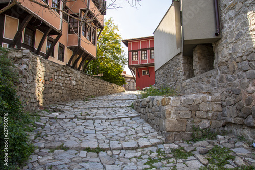 Fototapeta Naklejka Na Ścianę i Meble -  Old curved street in plovdiv,bulgaria.