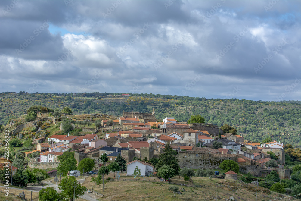 vista de Castelo Mendo, pueblo histórico en el distrito de Guarda. Portugal.