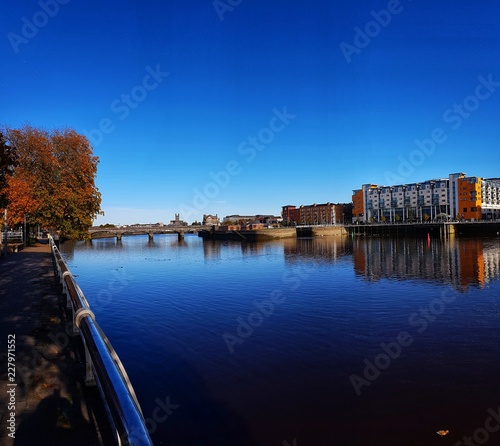 Obraz na płótnie limerick city skyline ireland. beautiful limerick urban cityscape over the river shannon on a sunny day with blue skies. w salonie