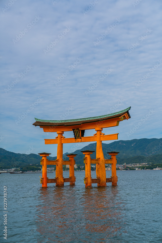 Fototapeta premium Kapliczka w wodzie, Itsukushima