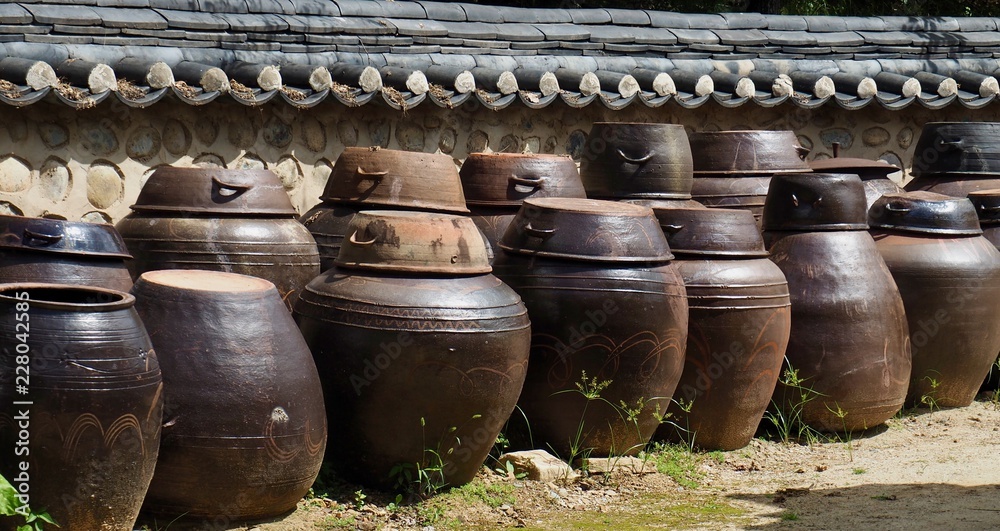 한국의 전통 항아리, 저장고 Stock Photo | Adobe Stock