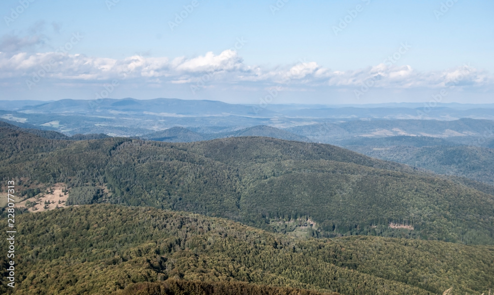 Obraz premium view from Kruhly Wierch hill on Polonina Carynska in autumn Bieszczady mountains in Poland