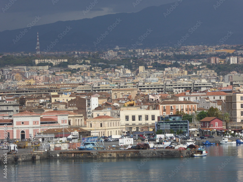 Catania - Hafenstadt am Ätna
