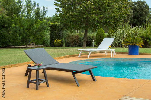 Billede på lærred Sun lounger near pool.
