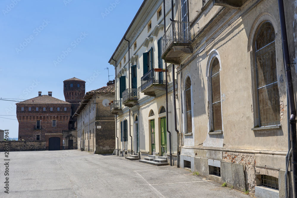 San Genuario, Vercelli, and its castle