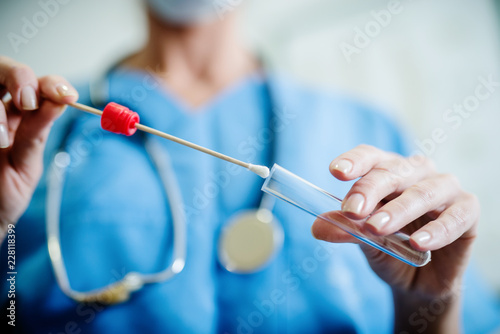 Εκτύπωση καμβά Close up of doctor with sample from sick woman