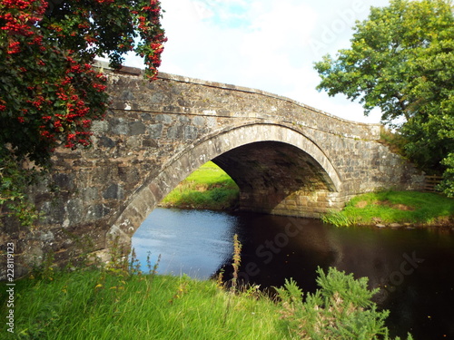 Fotografija old stone bridge