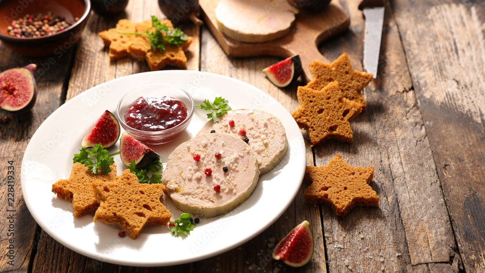 foie gras with gingerbread toast foie gras with gingerbread toast