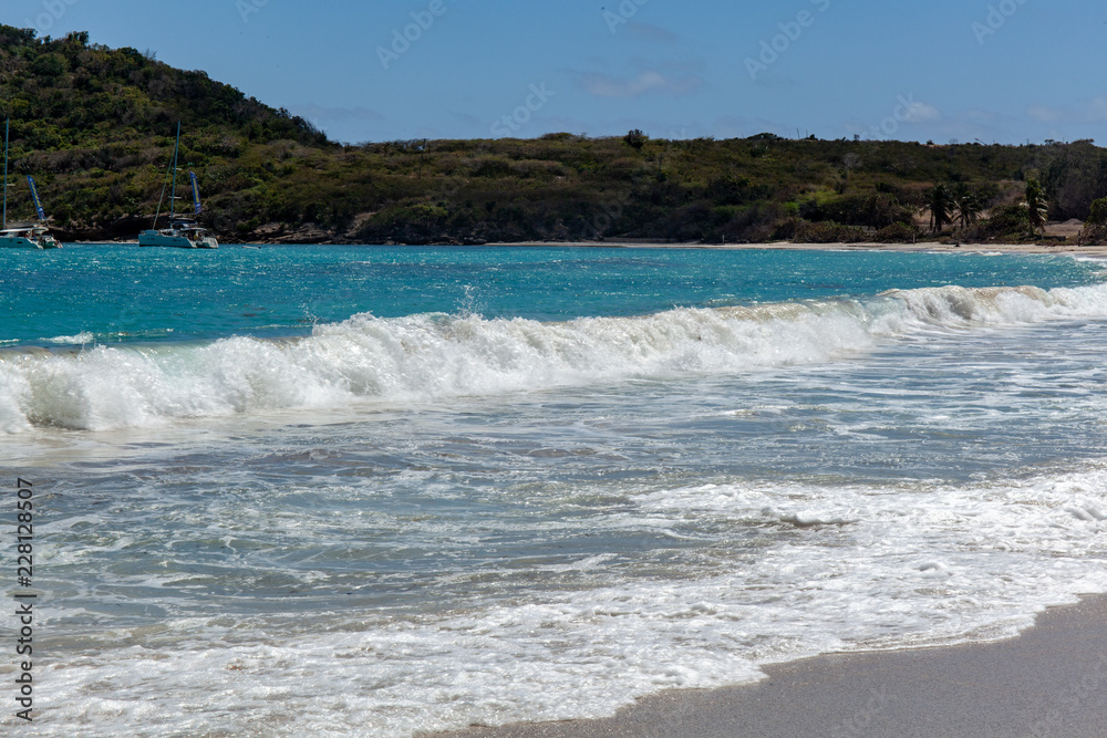 waves crashing on the beach waves crashing on the beach