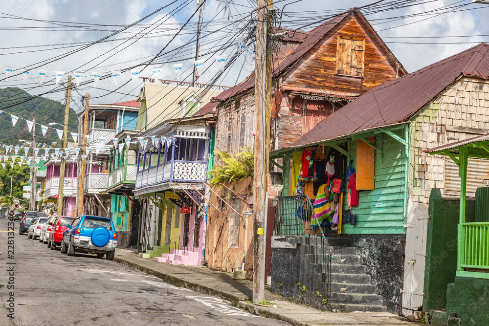 Picture of a typical street of houses on the carrebbian island of Dominica