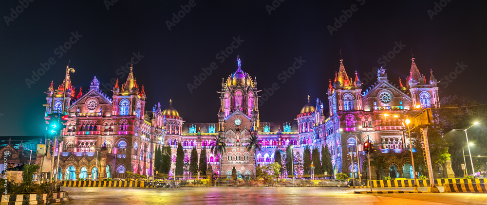 Fototapeta premium Chhatrapati Shivaji Maharaj Terminus, wpisane na listę światowego dziedzictwa UNESCO w Bombaju w Indiach