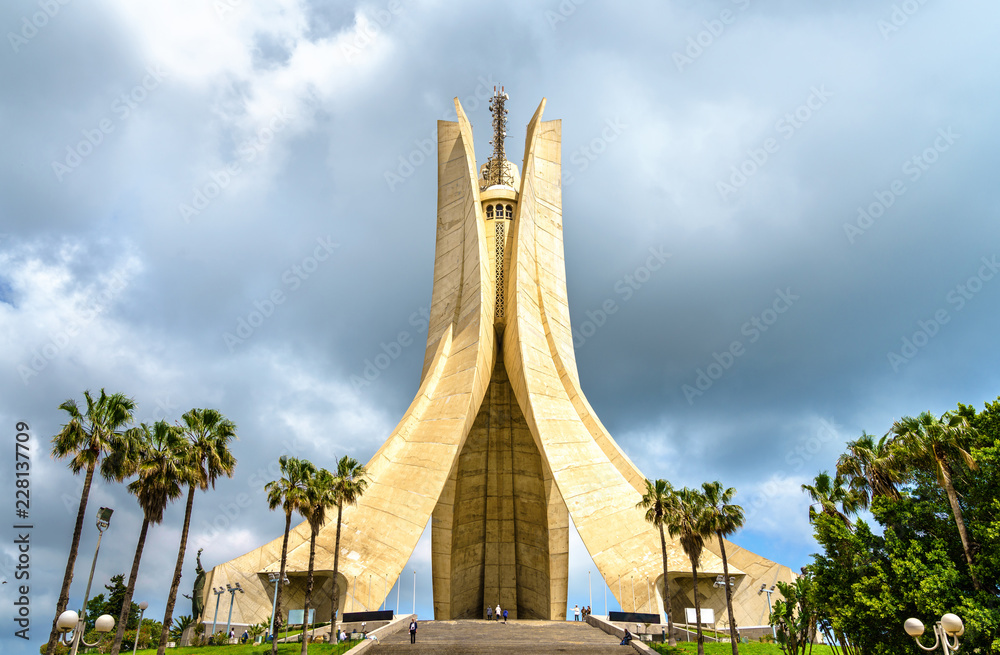 Obraz premium Martyrs Memorial for Heroes killed during the Algerian war of independence. Algiers