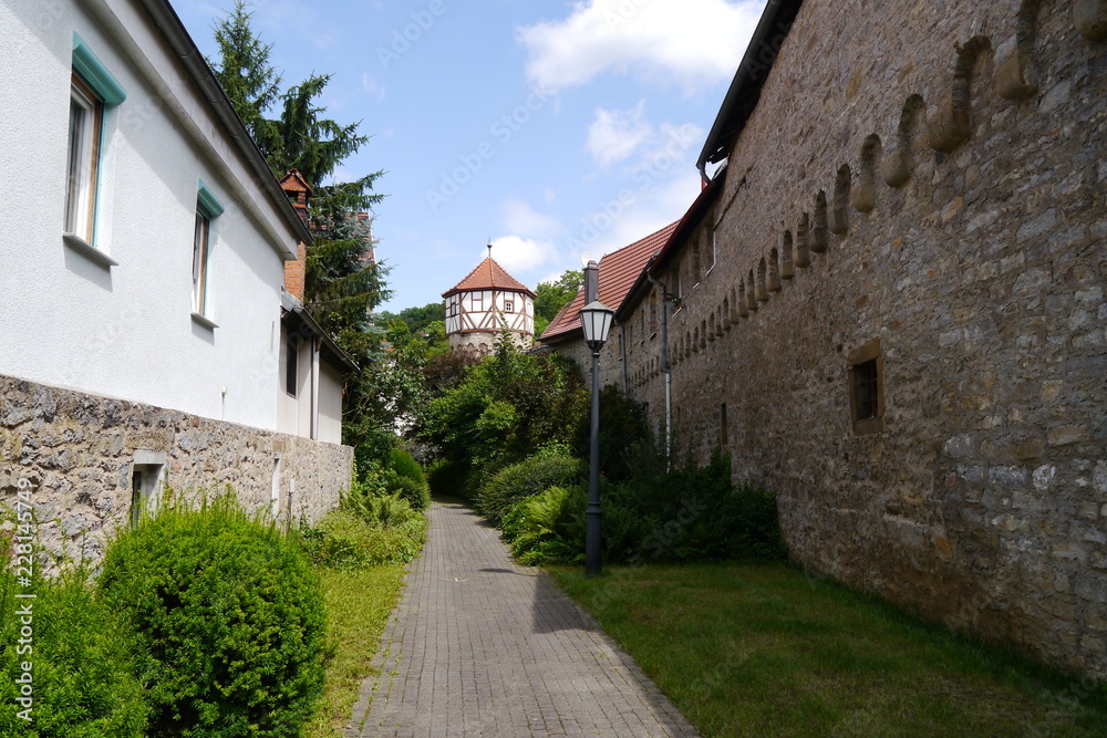 Weg an Stadtmauer in Möckmühl