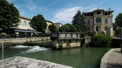 La Sorgue River crosses L'Isle-Sur-La-Sorgue in 4k